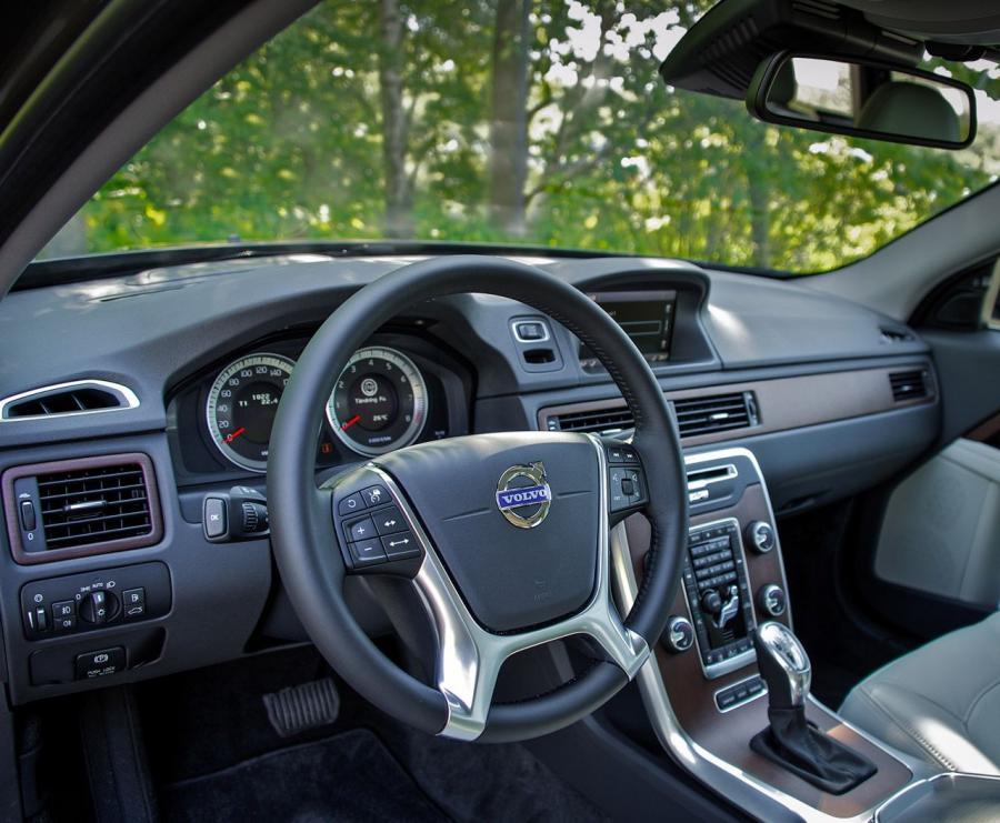  Volvo XC70 2013 года  (фото 12 из 13)